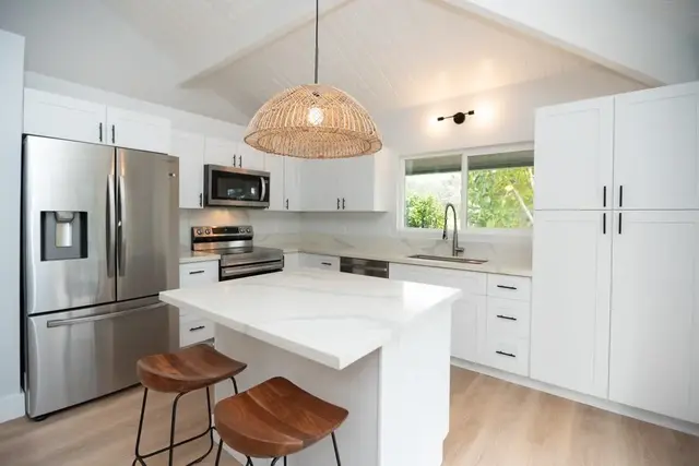 Listing Image for 1042 Ehu Rd A 10 of 33