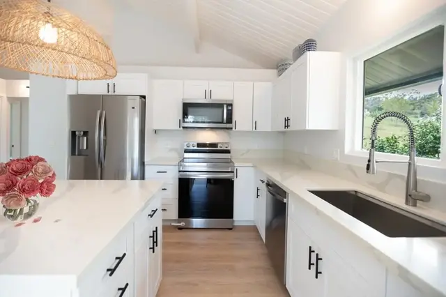 Listing Image for 1042 Ehu Rd A 8 of 33
