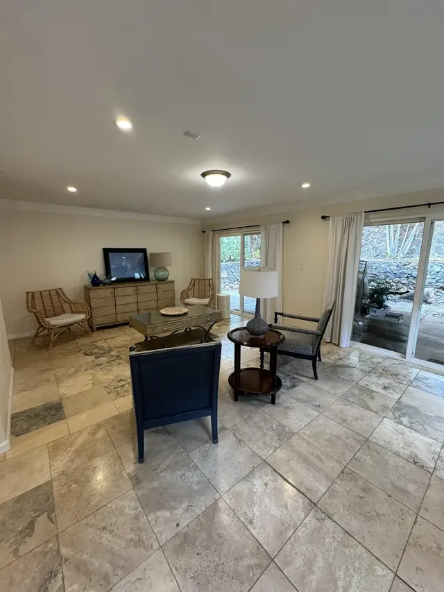 Listing Image for 912 N Niheu Pl 10 of 50