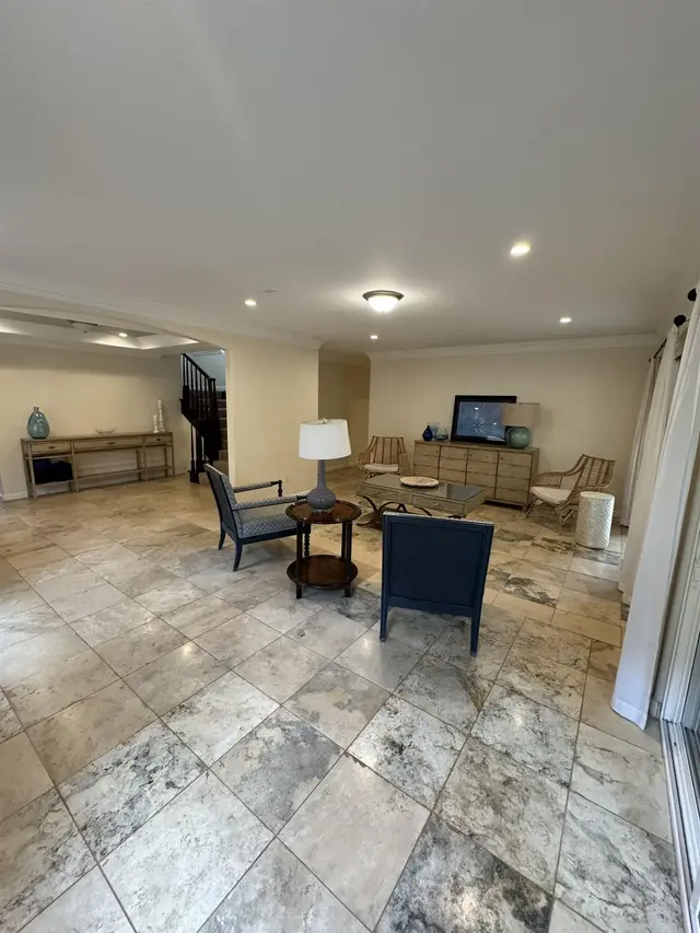 Listing Image for 912 N Niheu Pl 11 of 50