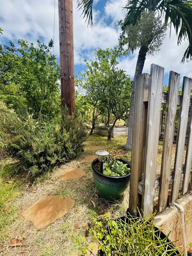 Listing Image for 912 N Niheu Pl 37 of 50