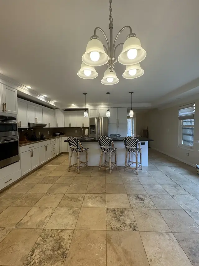 Listing Image for 912 N Niheu Pl 5 of 50