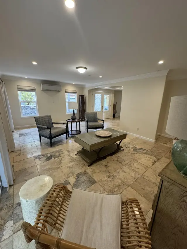 Listing Image for 912 N Niheu Pl 9 of 50