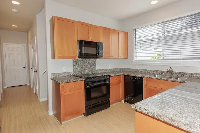Listing Image for 46 Maunaleo Pl 9 of 23