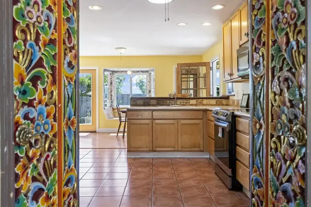 Listing Image for 916 Upalu St 12 of 39