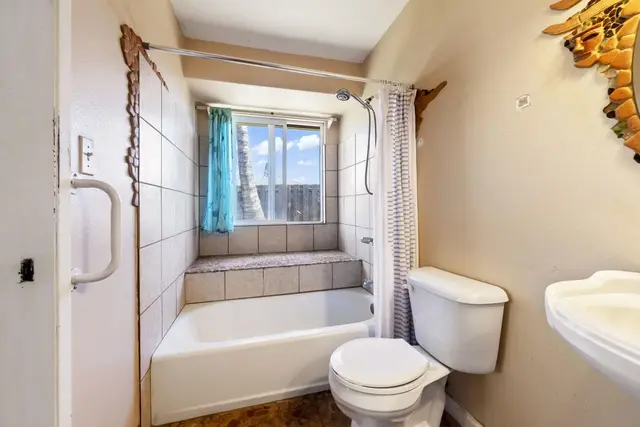 Listing Image for 916 Upalu St 27 of 39