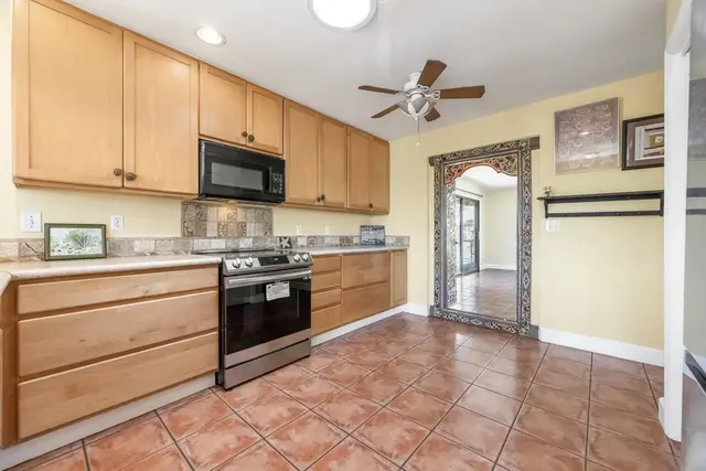 Listing Image for 916 Upalu St 5 of 39