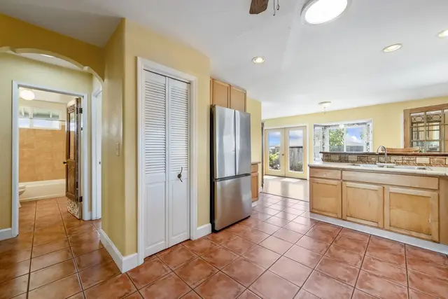 Listing Image for 916 Upalu St 7 of 39