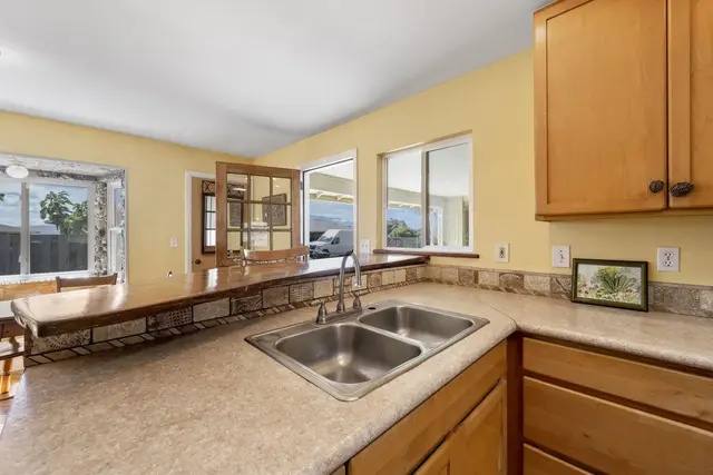 Listing Image for 916 Upalu St 8 of 39