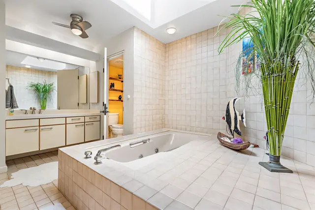 Listing Image for 50 Puu Anoano St 1004 28 of 38