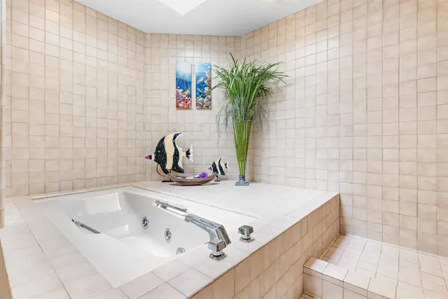Listing Image for 50 Puu Anoano St 1004 29 of 38