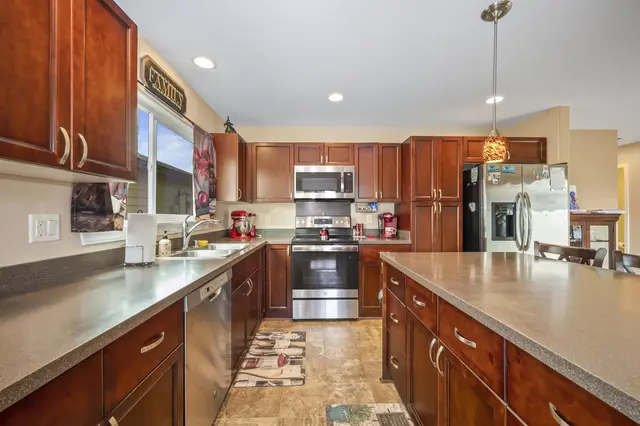 Listing Image for 202 Alake St 5 of 45