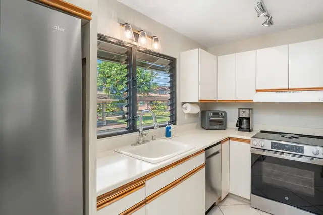 Listing Image for 24 Puamelia Pl 24-4 10 of 49