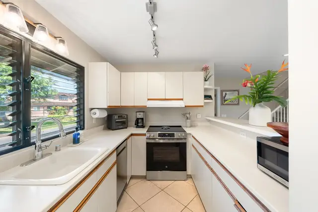 Listing Image for 24 Puamelia Pl 24-4 15 of 49