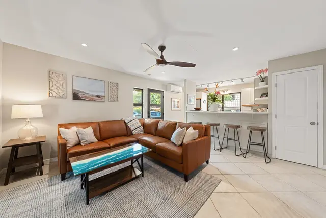Listing Image for 24 Puamelia Pl 24-4 2 of 49