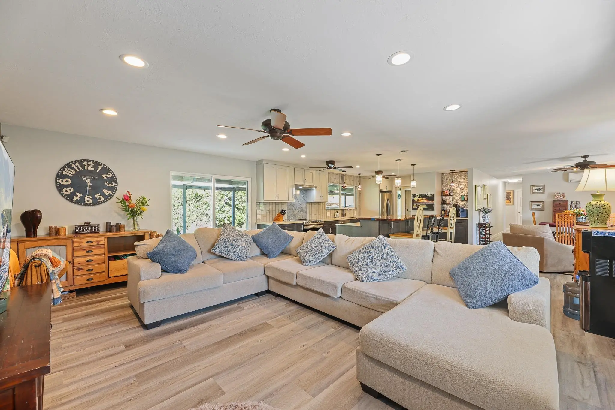 Photo of Listing #408513