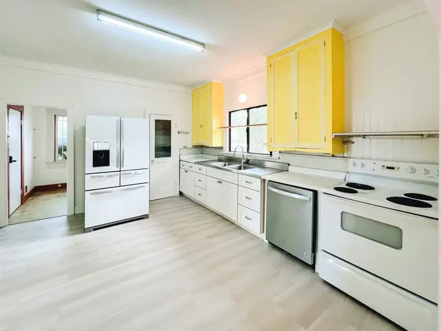 Listing Image for 70 Moani Pl 11 of 36