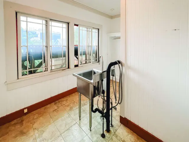 Listing Image for 70 Moani Pl 16 of 36