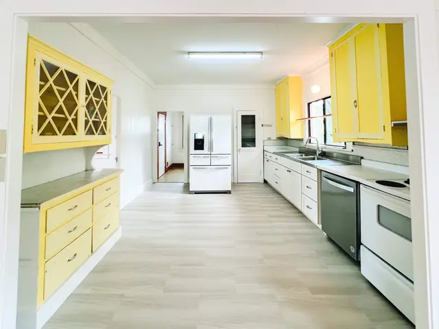 Listing Image for 70 Moani Pl 9 of 36