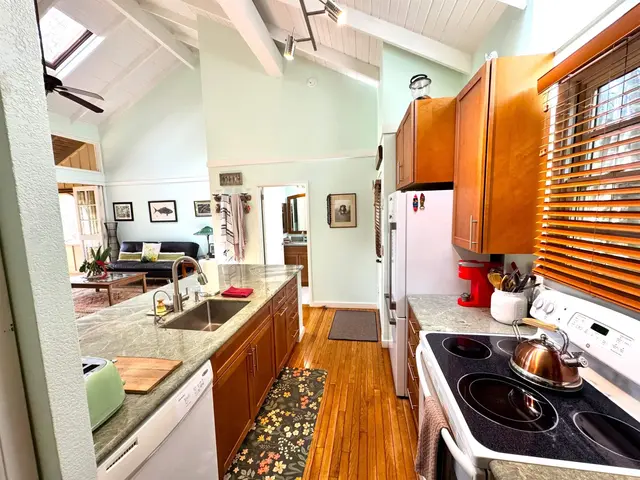 Listing Image for 100 Lio Pl J-3 11 of 40