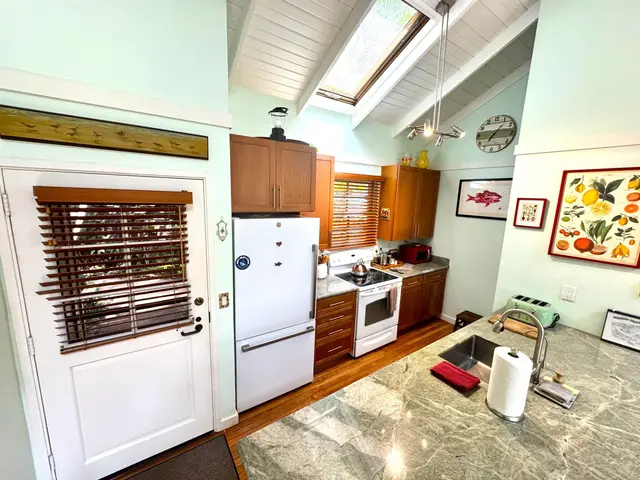 Listing Image for 100 Lio Pl J-3 12 of 40