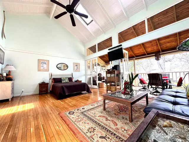 Listing Image for 100 Lio Pl J-3 15 of 40