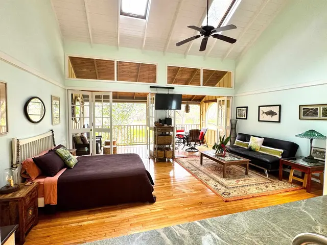 Listing Image for 100 Lio Pl J-3 25 of 40