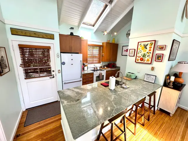 Listing Image for 100 Lio Pl J-3 4 of 40