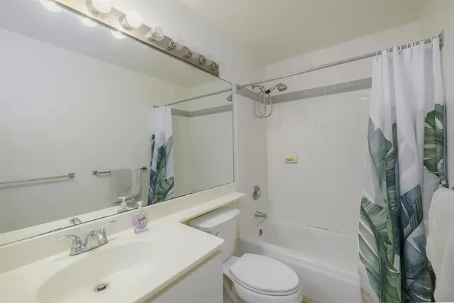 Listing Image for 33 Waiaka Ln 33-205 19 of 40