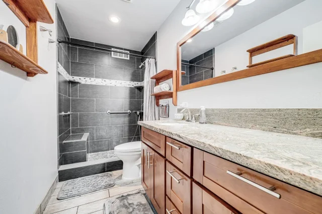 Listing Image for 15 Kulanihakoi St 15d 3 of 28