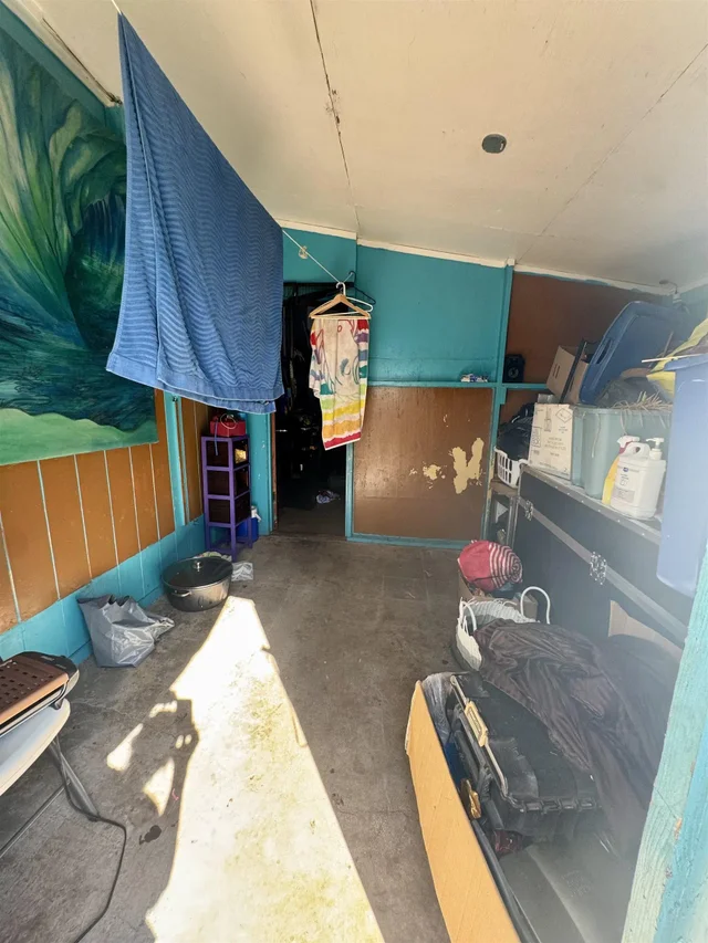 Listing Image for 100 Hotel Ln 29 of 39