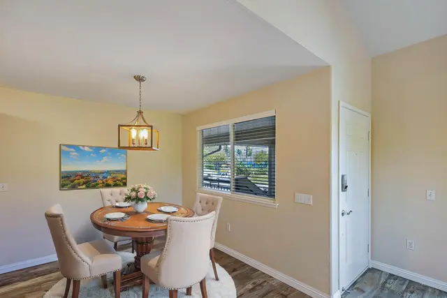 Listing Image for 10 Polohina Ln 2-3 10 of 31