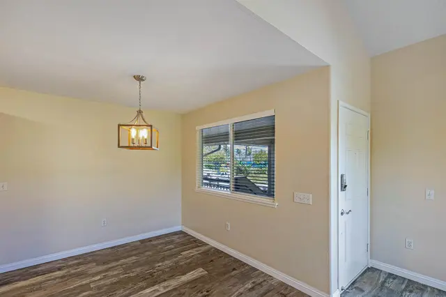 Listing Image for 10 Polohina Ln 2-3 11 of 31