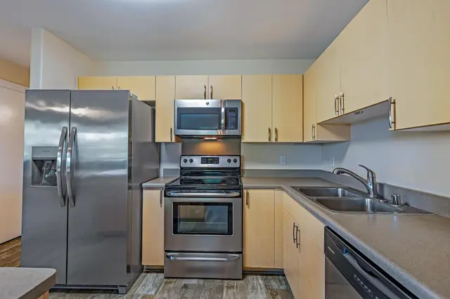 Listing Image for 10 Polohina Ln 2-3 13 of 31