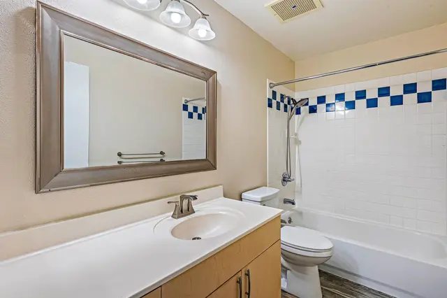 Listing Image for 10 Polohina Ln 2-3 14 of 31