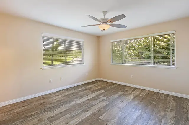 Listing Image for 10 Polohina Ln 2-3 19 of 31