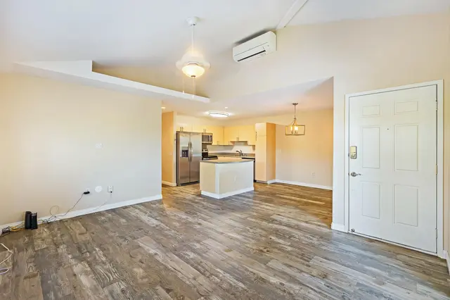 Listing Image for 10 Polohina Ln 2-3 2 of 31