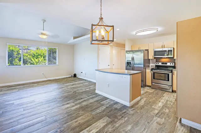 Listing Image for 10 Polohina Ln 2-3 6 of 31