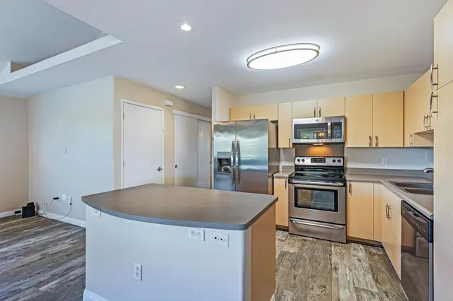 Listing Image for 10 Polohina Ln 2-3 8 of 31
