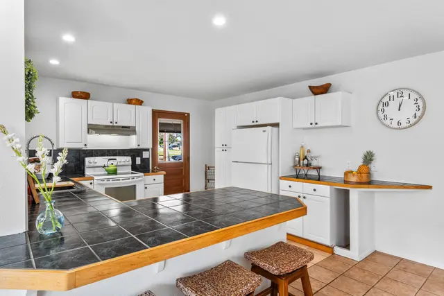 Listing Image for 951 Kuhio Pl 6 of 34