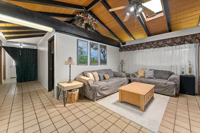 Listing Image for 923 N Niheu Pl 10 of 50