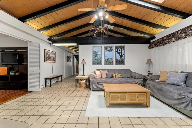 Listing Image for 923 N Niheu Pl 11 of 50