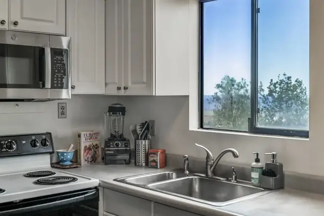 Listing Image for 923 N Niheu Pl 17 of 50