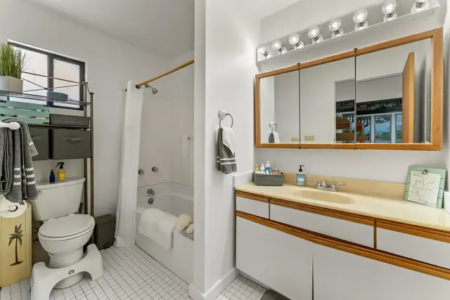 Listing Image for 923 N Niheu Pl 21 of 50