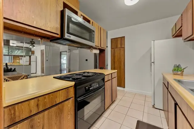Listing Image for 923 N Niheu Pl 35 of 50