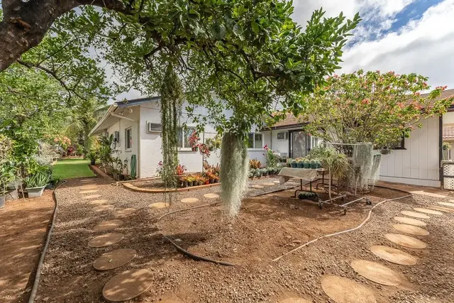 Listing Image for 923 N Niheu Pl 6 of 50
