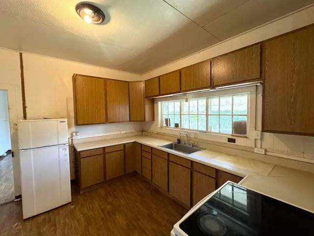 Listing Image for 846 Leomele St 6 of 21