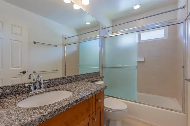 Listing Image for 38 Maunaleo St 24 of 38
