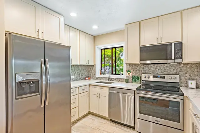 Listing Image for 3788 Lower Honoapiilani Rd D101 11 of 32