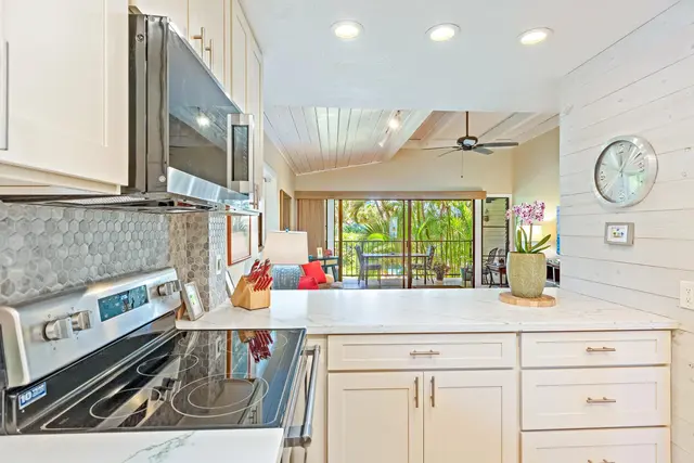 Listing Image for 3788 Lower Honoapiilani Rd D101 12 of 32